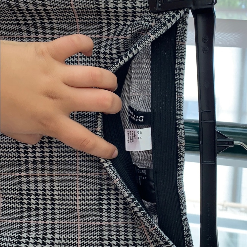 Mini skirt. - Picture 2 of 3